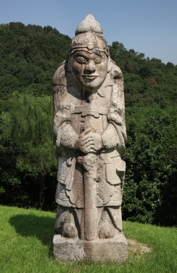 헌종 경릉의 동측 무인석